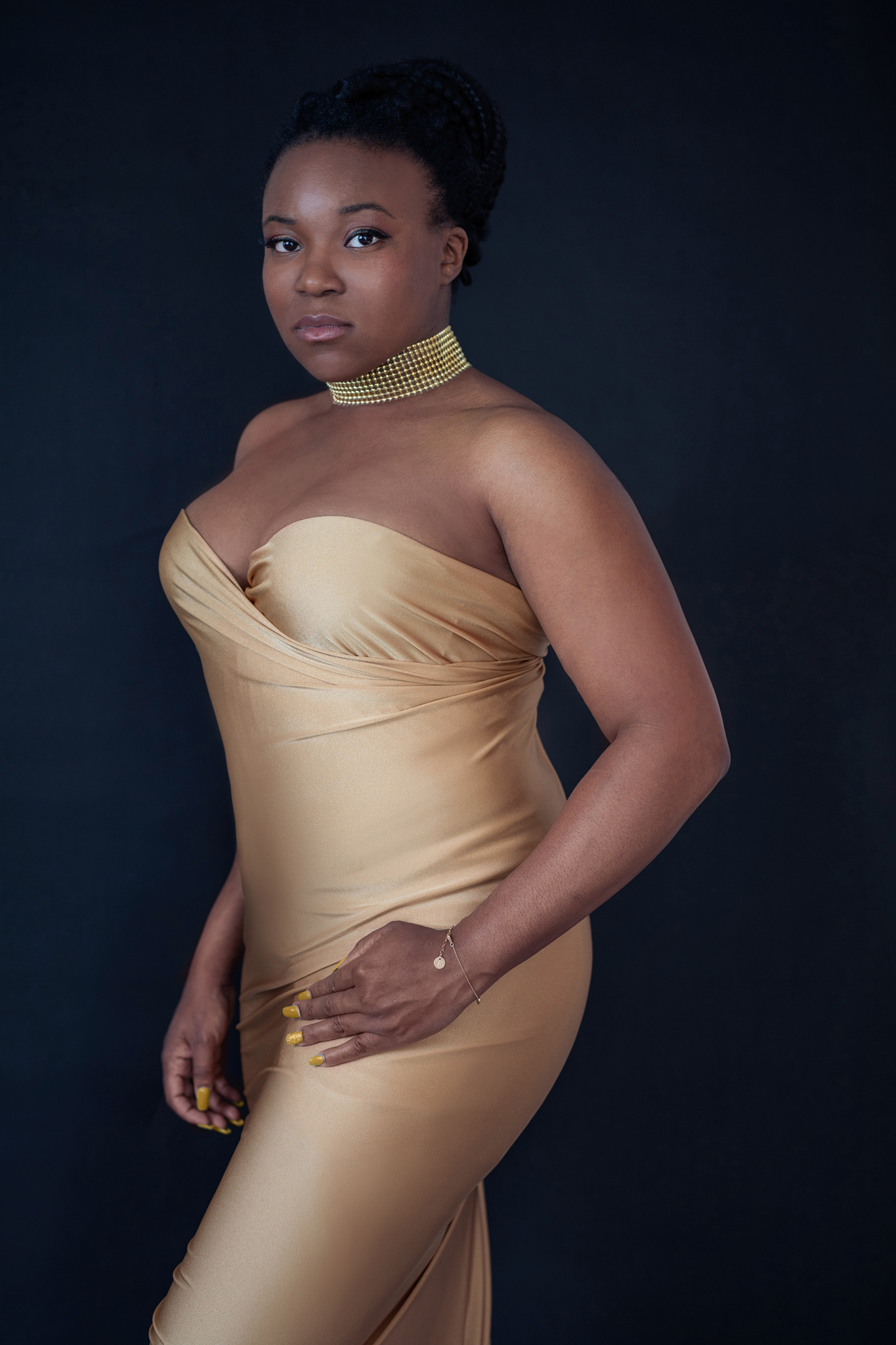 Portrait of woman in gold evening gown, Member Monday Kévin Bonnin of Diamond Portraits, Sue Bryce Education